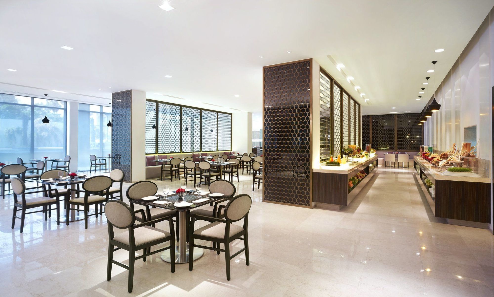 Vivanta Chennai It Expressway Omr Restaurante foto The restaurant