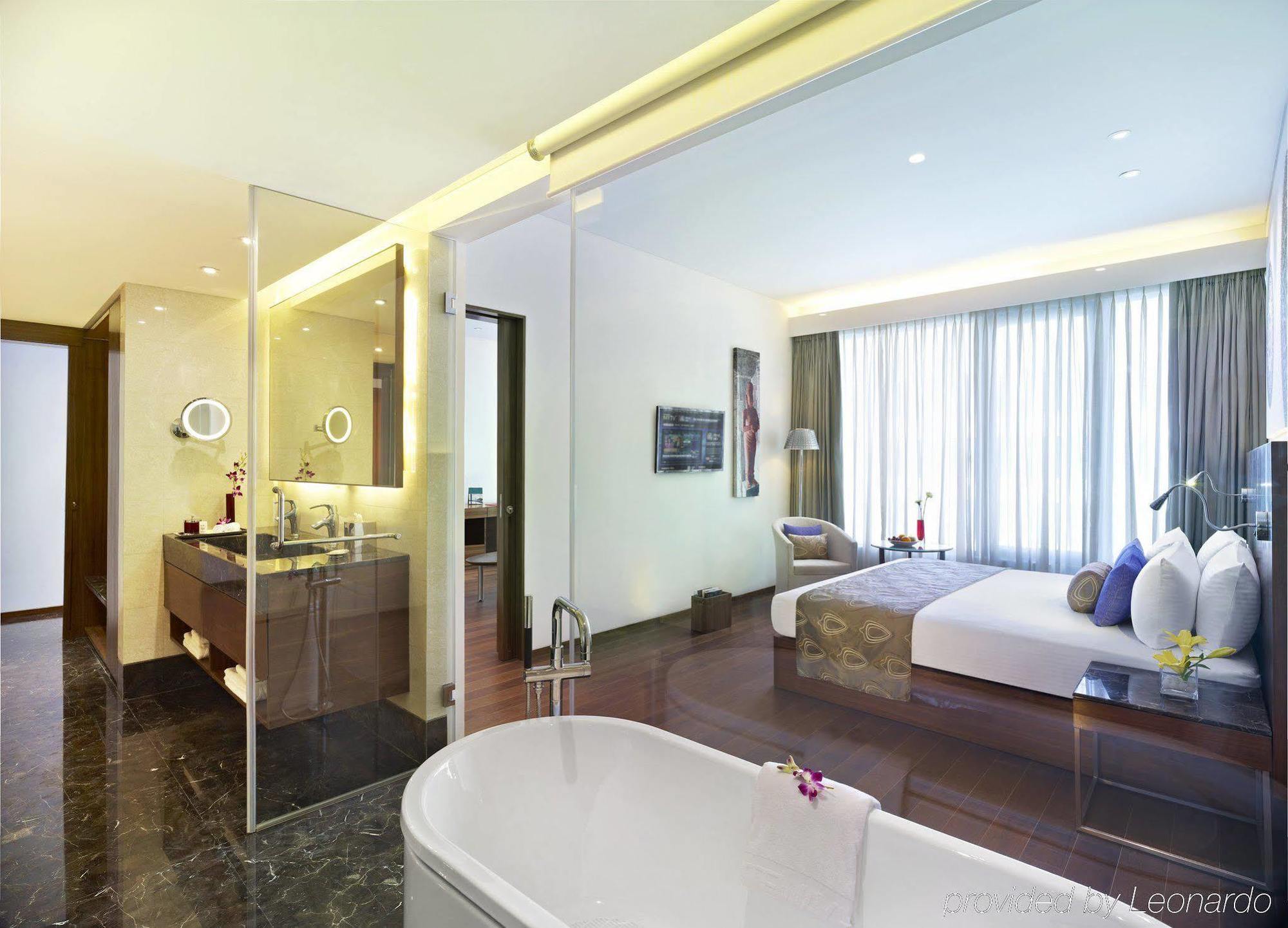 Vivanta Chennai It Expressway Omr Exterior foto A suite at the hotel