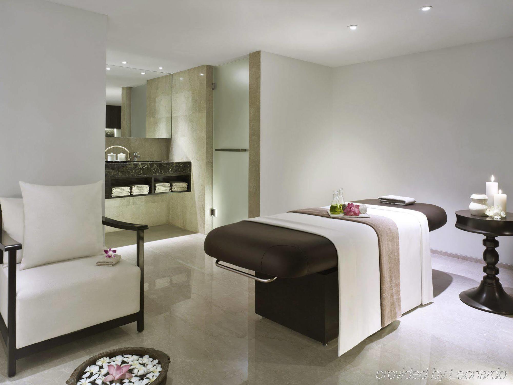 Vivanta Chennai It Expressway Omr Exterior foto A treatment room at the spa